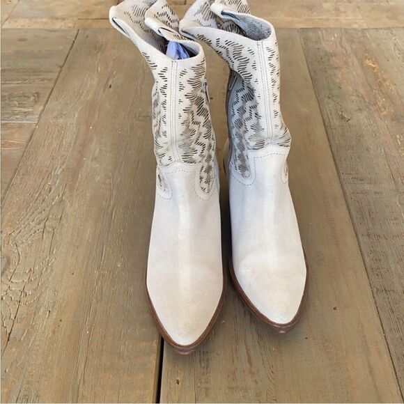 Anthropologie Cut-Out Ivory Suede Western Boots US 9 NWOB - Picture 10 of 14